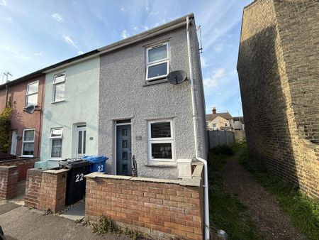 3 bedroom end of terrace house to rent - Photo 2