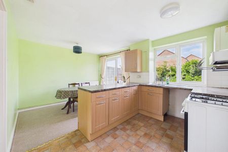 3 bedroom semi-detached house to rent - Photo 5