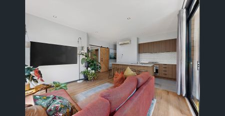 Modern Ground-Floor Apartment with Garden Outlook & Exceptional Convenience - Photo 2