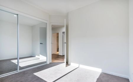 Modern 3 Bedroom Unit in Holt - Photo 4