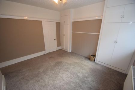 5 bedroom semi-detached house to rent - Photo 3