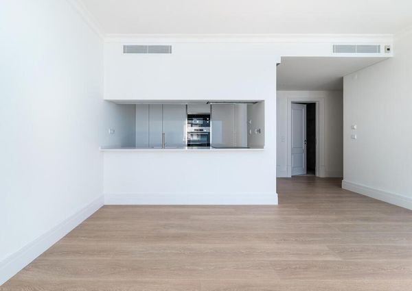 1 Bedroom Apartment with swimming pool, Janelas Verdes, Lisboa