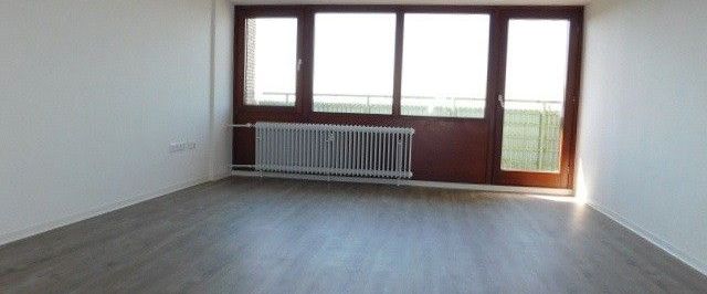 Renoviert und bezugsfertig... große 3-Zimmerwohnung mit Balkon und Vinylboden! - Photo 1