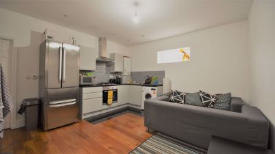 2 bedroom Flat in Kelso Street, Leeds - Photo 4