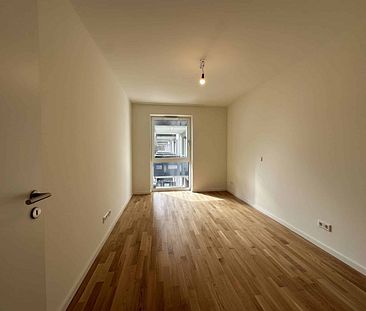 KfW 40-Neubau-Wohnung mit EBK, Südbalkon, Echtholzparkett, Fahrstuhl, Tiefgarage - Photo 2