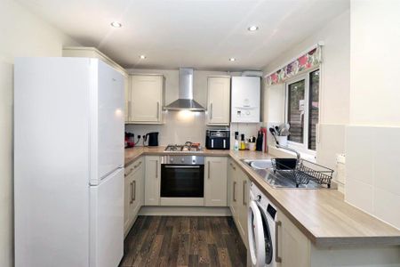 2 bedroom semi-detached house to rent - Photo 3