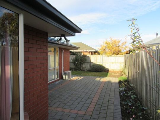 THREE BEDROOM TOWNHOUSE – DOWN QUIET LANE - Photo 1