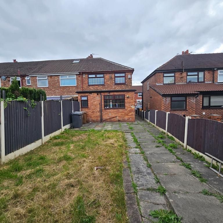 4 bedroom semi-detached house to rent - Photo 1