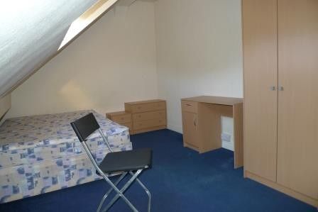 Flat, Central Buxton, 4 Beds, 60 - Photo 3