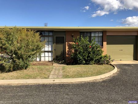 Lovely 2 Bedroom Unit - New Kitchen - Photo 5