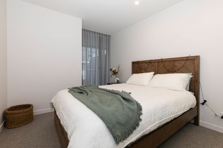 Spacious 3-Bedroom Apartment with Stunning City Views in Brunswick East - Photo 4