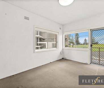 Charming One-Bedroom Apartment in a Superb Coastal Setting - Photo 5