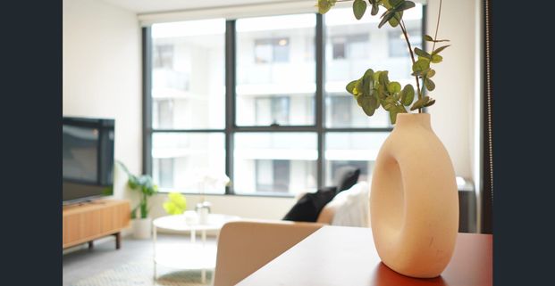 1-Bedroom Stylish, Fully Furnished Retreat in the Heart of Homebush - Photo 1