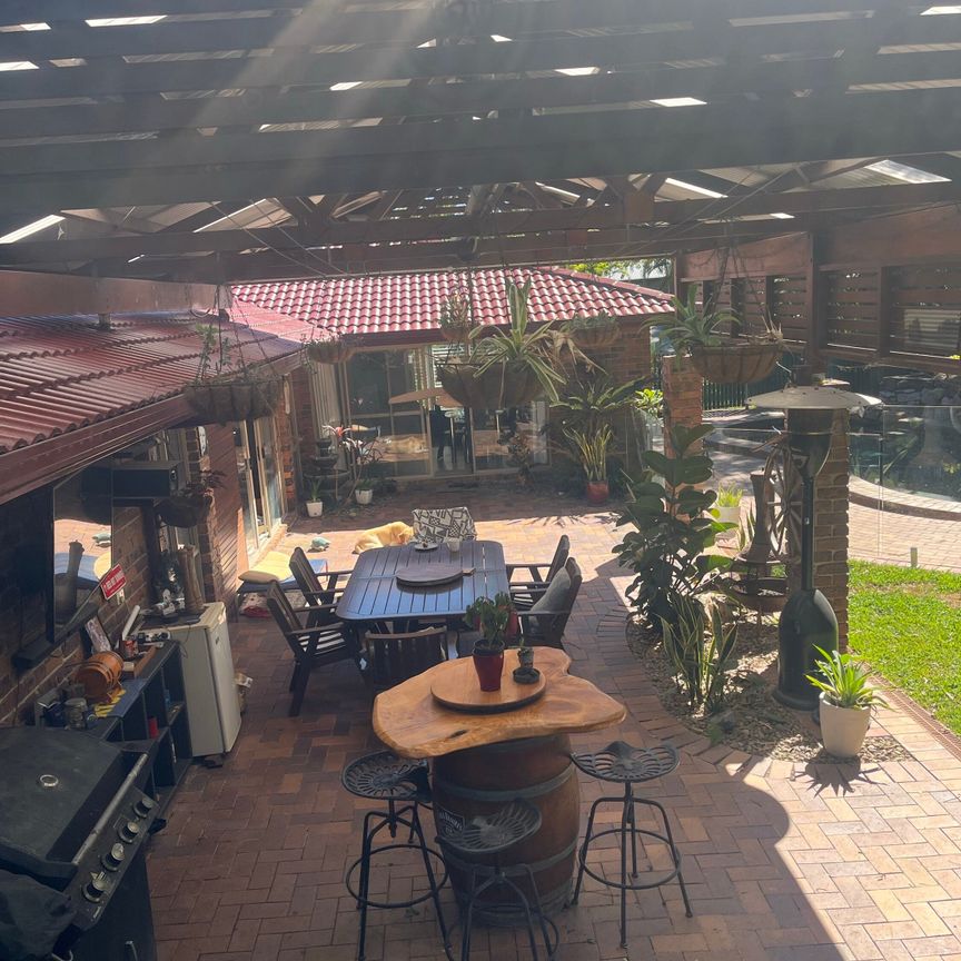 Shailer Park - Photo 1