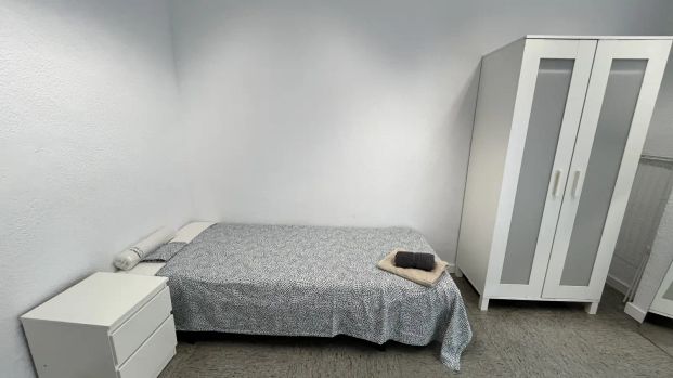 Room in a shared 13-bedroom apartment for rent in El Camp d'en Grassot i Gracia Nova - Foto 1