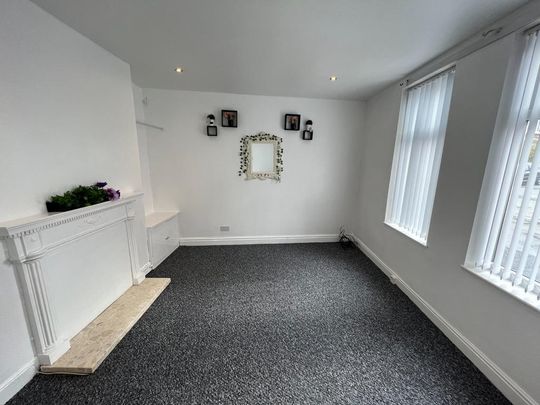 3 bedroom end of terrace house to rent - Photo 1