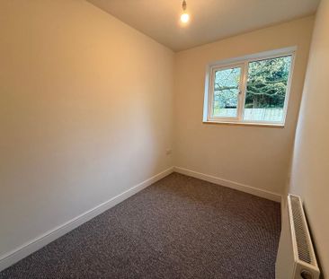 2 bedroom semi-detached bungalow to rent - Photo 6