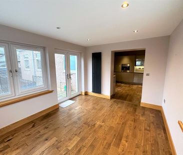 4 bedroom detached house to rent - Photo 2