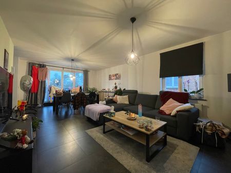 Lichtrijk appartement in nieuwstaat - Photo 3