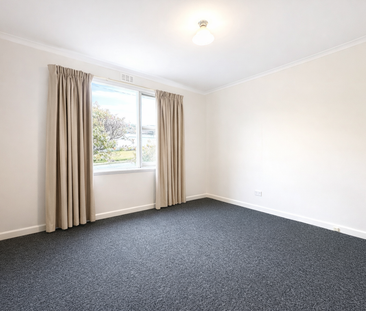 Renovated Family Home on a Flat Block - Prime Location - Photo 5