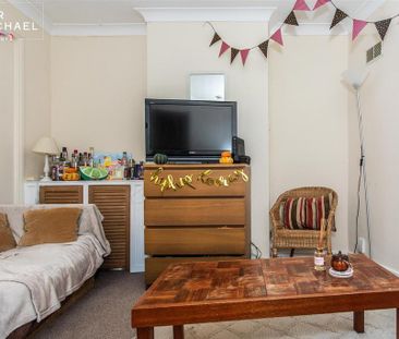 4 bedroom end of terrace house to rent - Photo 3