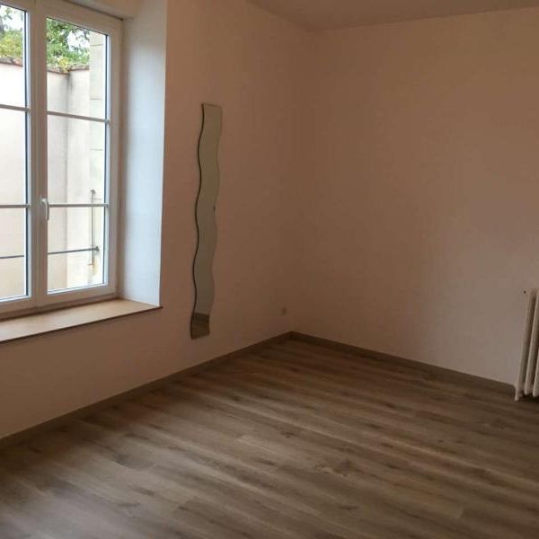 Location Appartement 3 pièces 73m² MONTMORILLON 86500 - Photo 1