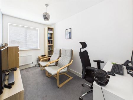 3 bedroom house to rent Fersfield Gardens Kingsway, Quedgeley, Gloucester, Gloucestershire, GL2 - Photo 2