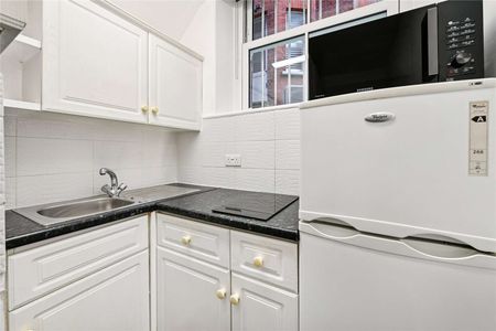 A spacious and well proportioned, self-contained studio apartment benefitting from access to communal gardens, walking distance to Gloucester Road Station - Photo 5