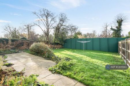 3 bedroom flat to rent - Photo 4