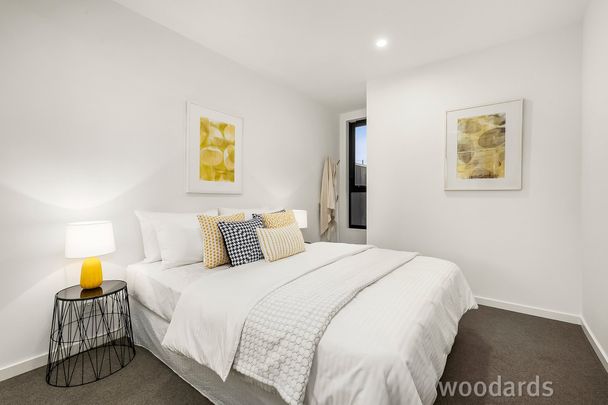 CONTEMPORARY COMFORT IN A COVETED BENTLEIGH POCKET - Photo 1