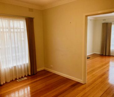 3 Bed, 1 Bath - Photo 2