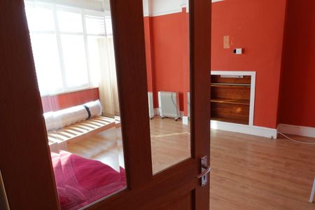 1 bedroom in a house share to rent - Photo 2