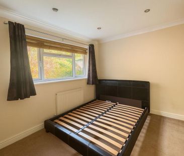 4 bedroom semi-detached house to rent - Photo 3