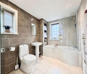 4 bedroom detached house to rent - Photo 1