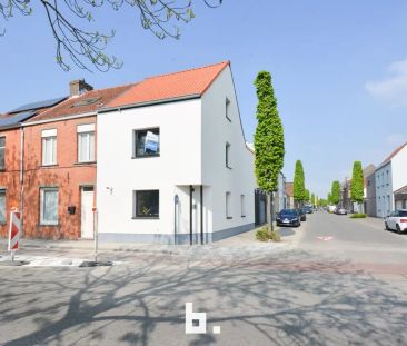 Vernieuwde eengezinswoning met garage en dakterras - Photo 1