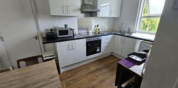 House share to rent - Photo 2