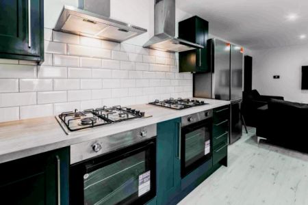 6 Beds 5 Baths - Photo 5