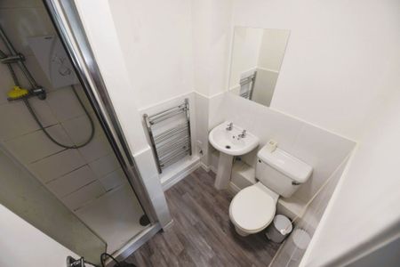 2 bedroom Flat in Flat 26, Leeds - Photo 4