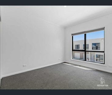 34 Limestone Dr, Berwick, Vic 3806 - Photo 1