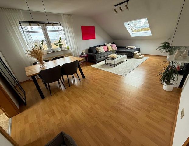 Helle 2 Zimmer Dachgeschosswohnung in Frankenberg - Photo 1