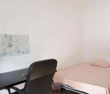 Room in a shared 7-bedroom apartment for rent in Lisbon - Photo 6