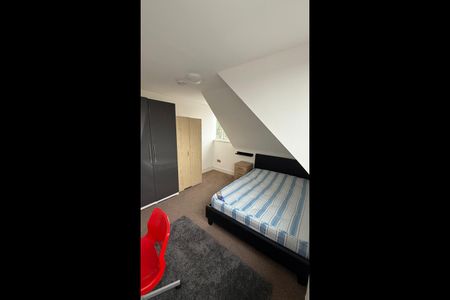 Room in a Shared Flat, Chesterfield Court, NW11 - Photo 4