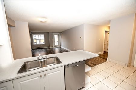 Barrington Terrace - Photo 2