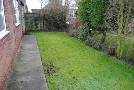 2 bedroom detached bungalow to rent - Photo 2