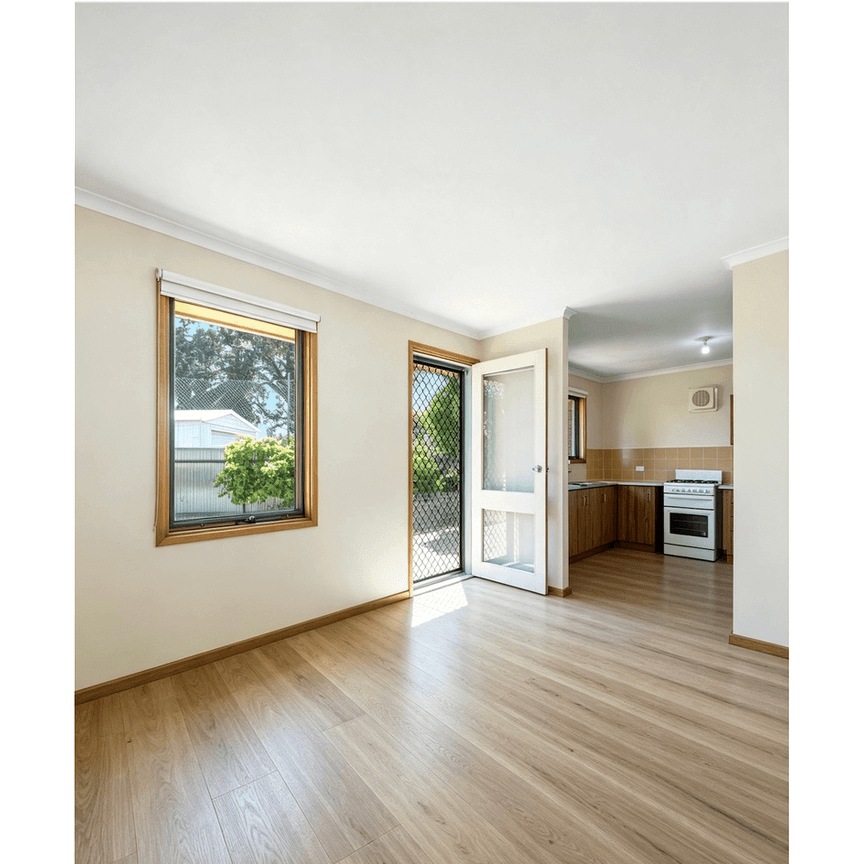 Spacious & Bright Home - Photo 1