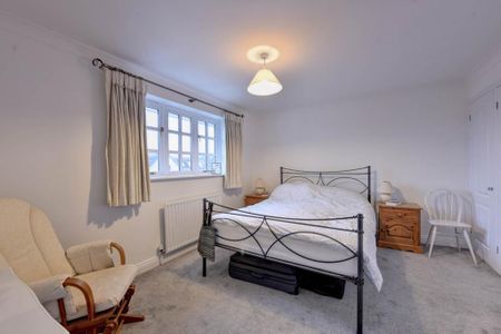 5 bedroom semi-detached house to rent - Photo 4