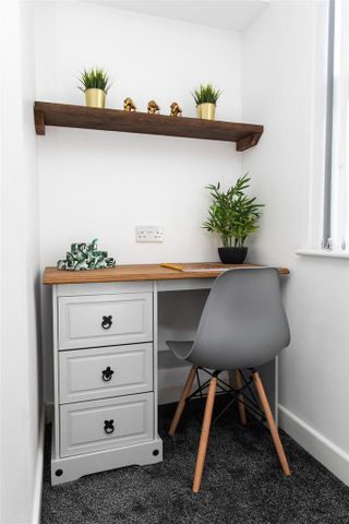 1 bedroom in a house share to rent - Photo 4