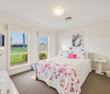 Modern Family Home in Convenient Location - Photo 6