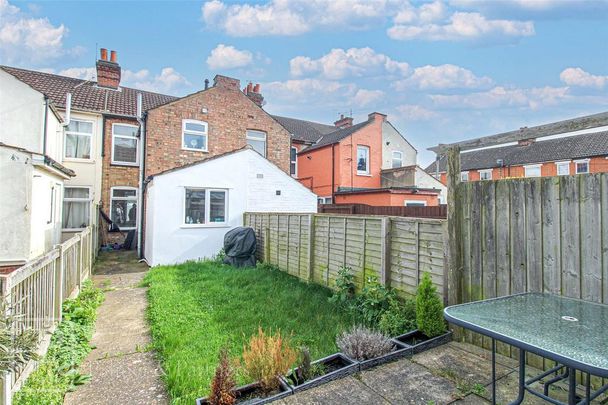 2 bedroom terraced house to rent - Photo 1