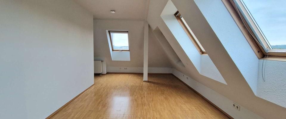 Exklusive Dachgeschoss-Maisonette Wohnung mit Kamin, EBK & Loggia - Photo 1